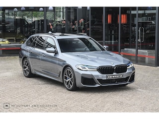 BMW 5-serie Touring 540i xDrive M-Sport | M-Stoelen! | Pano | Trekhaak