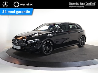 Mercedes-Benz A-klasse 180 Business Solution AMG | AMG Line Plus | Premium Plus | Nightpakket | Panoramadak | HUD | Stoelverwarming | 360° Camera | Dodehoekassistent |