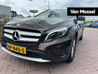 Mercedes-Benz GLA 200 Ambition VERWACHT !! | AUTOMAAT | TREKHAAK | LEDER | NAVIGATIE | STOELVERWARMING | AIRCO | RADIO | PDC | CAMERA | 12 MAANDEN BOVAG GARANTIE |
