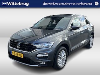 Volkswagen T-Roc 1.0 TSI Style / TREKHAAK/ ADAPTIVE CRUISE/ PARKEER SENSOREN V+A/ NAVI/ CLIMA/ 16'' LMV