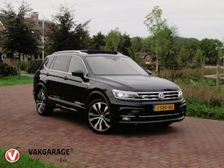 Volkswagen Tiguan 1.5 TSI Highline Business R 7p. | Panoramadak | Trekhaak | Camera | Sfeerverlichting | Apple Carplay | NL-Auto |