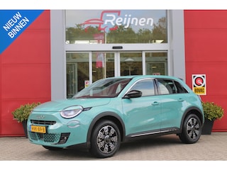 Fiat 600 1.2 110PK Hybrid AUTOMAAT POP | WINTER PACK: VERWAMBARE VOORSTOELEN/VERWARMBARE VOORRUIT | PACK COMFORT: ACHTERUITRIJCAMERA MET DYNAMISCHE HULPLIJNEN/AUDIOSYSTEEM MET 6 SPEAKERS/DRAADLOOS LADEN/KEYLESS ENTRY/NAVIGATIE/PARKEERSENSOREN VOOR EN ACHTER/VERKEERSBORDINFORMATIE | PACK STYLE: 17" LICHTMETALEN VELGEN/HOOGGLANS ZWARTE SPIEGELKAPPEN/VERCHROME OMLIJSTING/LED RICHTINGAANWIJZERS/LED MISTLAMPEN/DASHBOARD IN CARROSSERIEKLEUR | DRAADLOZE APPLE CARPLAY/ANDROID AUTO |