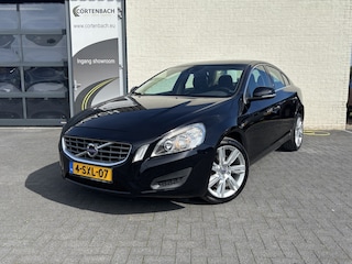 Volvo S60 1.6 T3 Momentum | Trekhaak | Cruise control | Metallic | Leder |