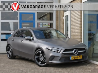 Mercedes-Benz A-klasse 180 7G-DCT Business Solution Automaat|Wide Screen|CarPlay|Navi|Clima|Winter Pakket|MAGNO Kleur|Trekhaak|LED