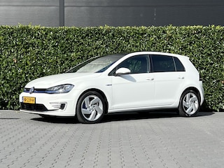 Volkswagen Golf 1.4 TSI GTE, NL AUTO, NAP LOGISCH, PANORAMADAK, NAVIGATIE, ADAPT. CRUISE, CLIMATE CONTROL, STOELVERWARMING, KEYLESS, DODEHOEK, TREKHAAK, LICHTMETAAL 17"