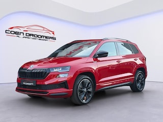 Skoda Karoq 1.5 TSI ACT Sportline Business /Apple & Android Carplay/Panoramadak/Keyless/Camera+PDC V&A/Stoelverwarming V&A/DCC/Stuurverw./Cruise & Climate Control/18"LMV/(MET GARANTIE*)