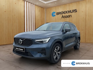 Volvo XC40 2.0 B4 Plus Dark | Trekhaak | BLIS | Harman Kardon | Camera | Stoel + Stuur Verwarming | Keyless Start / Entry |