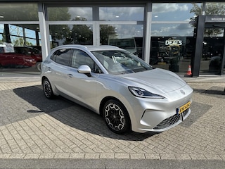 MG 4 Electric Urban Premium 54 kWh | WLTP 405 KM | Nieuw Model | Stoel-/Stuur verwarming | 360 Camera | Carplay | Sfeerverlichting | DEMO-VOORDEEL |