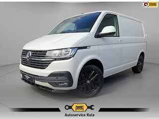Volkswagen Transporter 2.0 TDI L1H1 150PK * Trekhaak * Navigatiesysteem * 3-Zits * Parkeercamera * 96.000KM! *