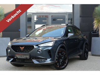 Cupra Formentor 2.0 TSI 4DRIVE VZ | 394pk | Carplay | Stoelverwarming | Camera | Leder Deze CUPRA Formentor is niet zomaar een sportieve SUV. Met zijn krachtige 2.0 TSI benzinemotor, 394 PK, 4Drive vierwielaandrijving en 7-traps automatische transmissie combineert hij indrukwek