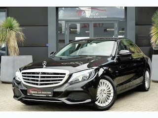Mercedes-Benz C-klasse 350 e Lease Edition | 279PK | Navi | Trekhaak | AIRMATIC | Camera | Mercedes-Benz C-Klasse 350 e Lease Edition 279 PK Plug-in Hybrid met 2.0 viercilinder, navigatie, afneembare trekhaak, AIRMATIC luchtvering, achteruitrijcamera, stoelverwarming, 17-inch licht