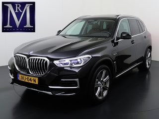 BMW X5 xDrive45e High Executive VAN: € 61.900- VOOR: € 59.877,- UW HERFSTVOORDEEL: € 2.023,-| LASER LED| ELEKTRISCHE TREKHAAK | PANO| HUD| BMW DEALER ONDERHOUDEN| DRIVING ASS. PROFF| KEYLESS | MEMORY STOEL| DODE HOEK SENSOR|