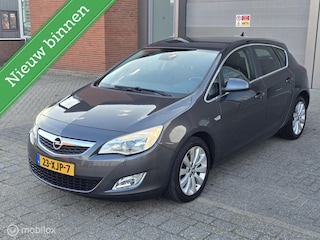 Opel Astra 1.4 TurboCosmo_140pk_Pas G.buert geweest