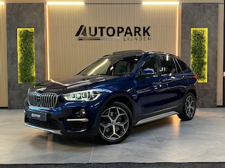 BMW X1 SDrive20i Centennial High Executive M-SPORT|PANO|HuD|MEMORY|KEYLESS|CAMERA|LED|LEDER|SFEERVERLICHTING|AUTOMAAT|NL AUTO|VOL!