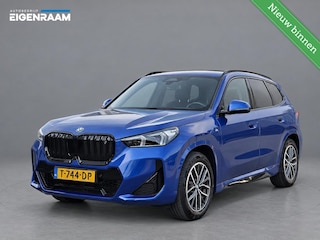 BMW iX1 M-Sport xDrive30 67kWh |SOH 94,8% | EL. Trekhaak | Head-Up Display | Camera | Rijklaarprijs