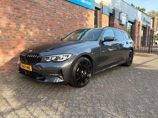 BMW 3-serie Touring 330i High Executive|Trekhaak|Camera|PDC