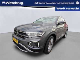 Volkswagen T-Roc 1.5 TSI 150pk Style DSG Automaat / Navigatie / LM 18 inch / Camera / Park Assist / LED / APP