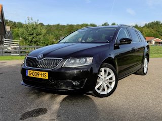 Skoda Octavia Combi 1.8 TSI Greentech Laurin en Klement / Perfect onderhouden / Automaat / Panorama dak / Stoelverwarming / Navi.