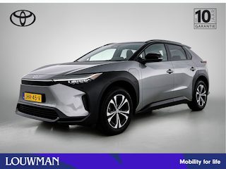 Toyota bZ4X Dynamic 71 kWh | BTW voertuig | Panoramadak | Stoel+stuurverwarming | 360 Camera | Elektrisch verstelbare bestuurdersstoel | Elektrische achterklep | Dodehoek detectie | Parkeersensoren voor+achter |