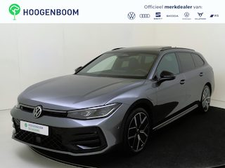 Volkswagen Passat Variant 1.5 eHybrid R-Line Edition | SoH 100% | Panoramadak | Trekhaak | Lederen bekleding 'Puglia' | 360 camera | Head-up display | Black Style | Adaptieve demping | Harman/Kardon | Keyless |