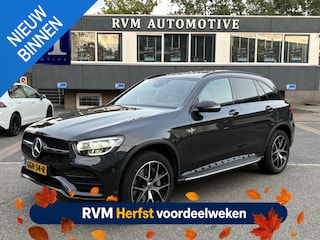 Mercedes-Benz GLC 300e 4MATIC Premium Plus VAN: € 43.900- VOOR: € 39.877,- UW HERFSTVOORDEEL: € 4.023,-| PANO| ELEKTRISCHE STOELEN MET MEMORY| ADAPTIVE CRUISE CONTROL| ELEK. TREKHAAK| SFEERVERLICHTING| ELEKTRISCHE ACHTERKLEP| 360 CAMERA| CARPLAY| | COMPLETE UITVOERING!|
