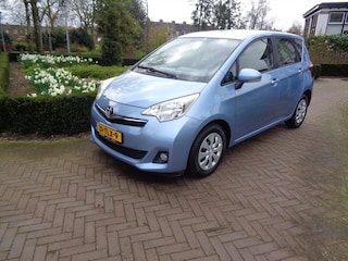 Toyota Verso-S 1.3 VVT-i 99pk CVT Dynamic bij Toyota specialist !