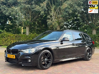 BMW 3-serie Touring 318i M Sport CL, Panoramadak, Leder, CarPlay, Trekhaak, Bowers & Wilkins