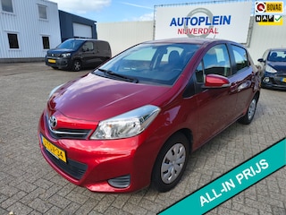 Toyota Yaris 1.0 VVT-i Now nette maar ook zuinige yaris op all seasons banden met trekhaak!