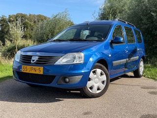Dacia Logan 1.6-16V Lauréate / Airco / Radio-CD Speler / Trekhaak / NAP /