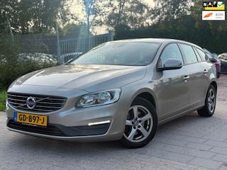 Volvo V60 2.0 D4 Kinetic AIRCO CRUISE NAVI PDC TREKHAAK