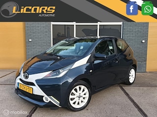 Toyota Aygo 1.0 VVT-i x-play groot scherm/camera/navigatie