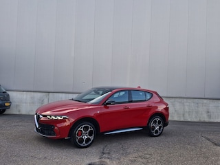 Alfa Romeo Tonale 1.5T Hybrid Ti|Pano|Nav|Alfa Rood|Trekhaak|1e Eigenaar|Nieuwstaat