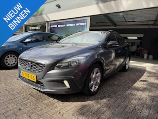 Volvo V40 1.6 T4 Momentum | NIEUWE APK | 3\6 OF 12 MND GARANTIE | NAVI | TREKHAAK |