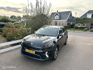 Kia Niro e-Niro ExecutiveLine 64 kWh 3-FASE SOH 98,6% WARMTEPOMP SCHUIFDAK LEDER CARPLAY STOELVENTILATIE/VERWARMING ACHTERUITRIJ CAMERA!!