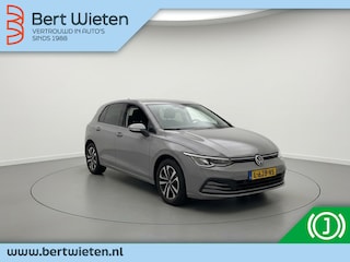 Volkswagen Golf 1.0 eTSI Life | Navi | Stoelverwarming | Adaptieve cruisecontrol