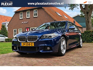 BMW 5-serie Touring 520i High Executive | M-Pakket | Handgeschakeld | Panorama | Harman-Kardon | Dodehoekbewaking | 360 Camera |
