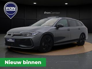 Volkswagen Passat Variant 1.5 eHybrid R-Line | Pano dak | Head-up Display | 360 Camera | Harman Kardon | Black Style | Side Assist | ACC | Elek. Achterklep | Stuur-/Stoelverwarming | 19'' |