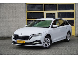 Skoda Octavia Combi 1.0 e-TSI Automaat! Business Edition BJ2023 Lmv 16" | Led V+A | Pdc | Keyless entry | Elek. trekhaak | Elek. achterklep | App-Connect | Navi | Virtual cockpit | Sfeerverlichting | Climate control | Cruise control | Verwarmd stuur/voorstoelen
