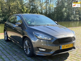 Ford Focus 1.0 ST-Line Zeer netjes navigatie trekhaak cruis control airco elektrische ramen cv op afs