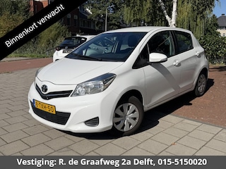 Toyota Yaris 1.0 VVT-i Now | Trekhaak | Airco | Radio-CD/MP3 speler |