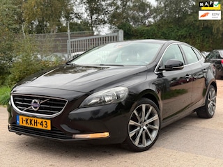 Volvo V40 1.6 T3 Momentum AIRCO CRUISE NAVI PDC TREKHAAK
