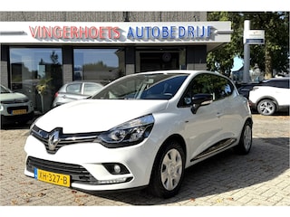 Renault Clio 0.9 TCe Limited 90 Pk Benzine * Trekhaak * Navigatie * Airco * Cruise Control * Hele Nette Automobiel * Wit * KM-Autopas * Vingerhoets; Vierde Generatie Eersteklas Service. Al meer dan 100 jaar een begrip in de Brabantse Kempen