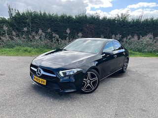 Mercedes-Benz A-klasse 180 AMG WIDESCREEN SPORTSTOELEN CARPLAY LED