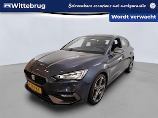 Seat Leon 1.5 eTSI 150pk FR DSG Automaat Panorama schuifdak / Navigatie / LM 18 inch / Parkeersensoren / Digital cockpit