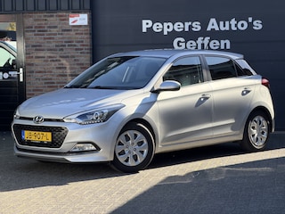 Hyundai i20 1.2 HP i-Motion Comfort Navigatie Camera PDC Airco Trekhaak