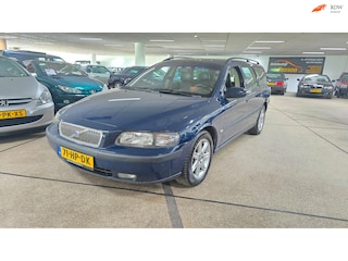 Volvo V70 2.4 Comfort Line Extreem goed onderhouden!!! 183.000dkm Nap!!! Nieuwe apk! Automaat!!Youngtimer!!
