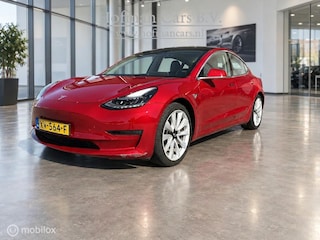 Tesla Model 3 Long Range AWD 75 kWh | Trekhaak | 19" | Rood | SOH 80,5%