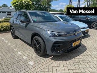 Volkswagen Tiguan 1.5 eTSI R-Line Edition | Automaat | Navigatie | Panorama dak | 20 Inch Velgen | Head-up display | Harman Kardon | Airco | Trekhaak |