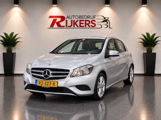Mercedes-Benz A-klasse 180 122PK handgeschakeld Airco,Bluetooth,Navigatie,PDC A,Stoelverwarming,Sport stoelen,Elektrische ramen