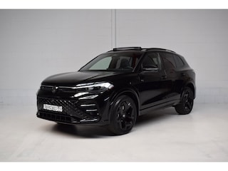 Volkswagen Tiguan 1.5 eHybrid PHEV 200KW R-Line PANORAMADAK / BTW / VERLENGDE GARANTIE / TREKHAAK / 360CAMERA / SFEERVERLICHTING